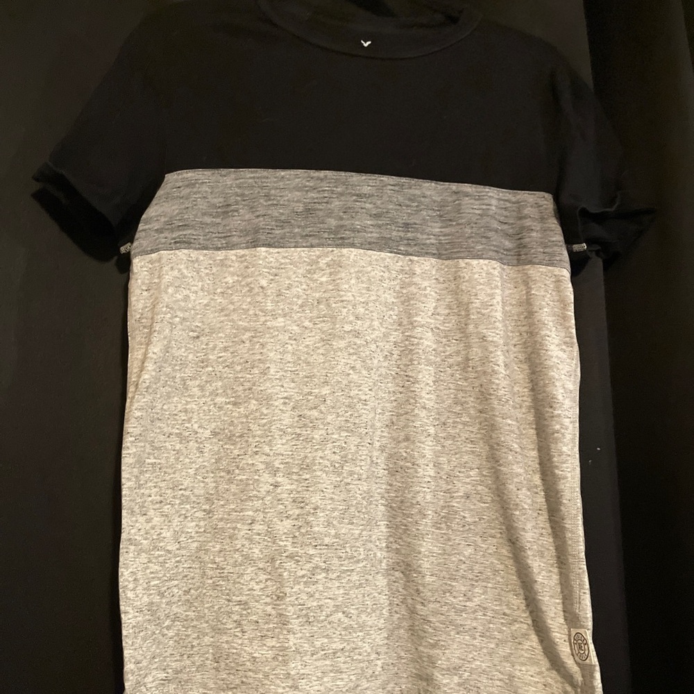 American Eagle Black and Gray Colorblock Short Sleeve Tee